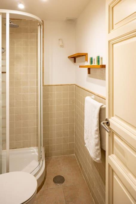 Beautiful Apartment In Malasana For 3 Pax - Ferrer Madrid Bagian luar foto