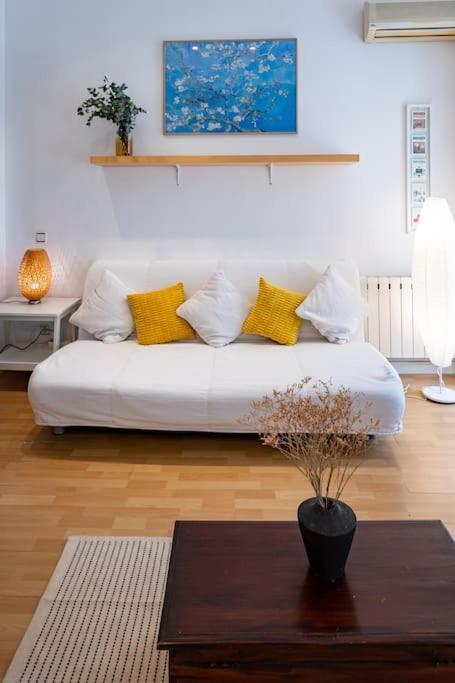 Beautiful Apartment In Malasana For 3 Pax - Ferrer Madrid Bagian luar foto