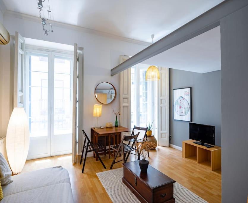Beautiful Apartment In Malasana For 3 Pax - Ferrer Madrid Bagian luar foto