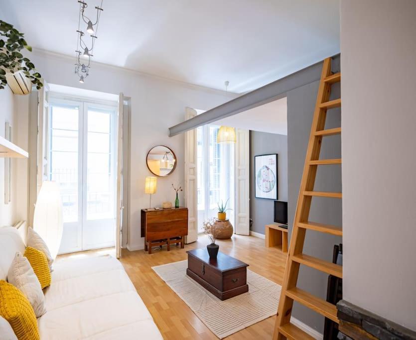 Beautiful Apartment In Malasana For 3 Pax - Ferrer Madrid Bagian luar foto